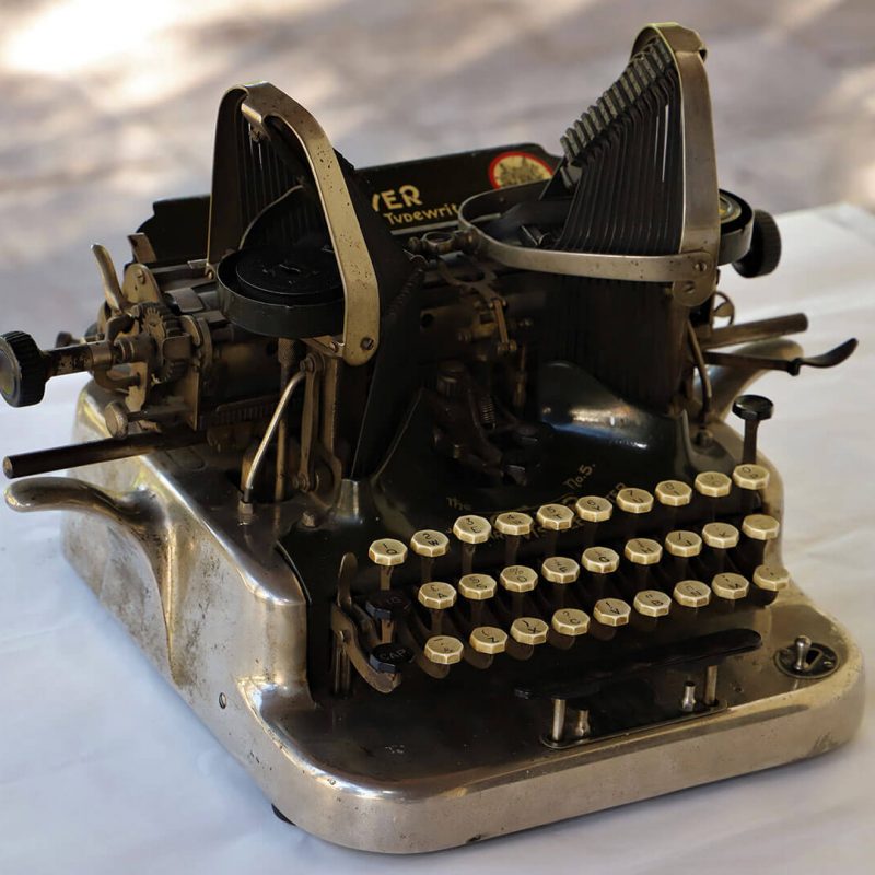 antiguas-maquinas-de-escribir_maquina-oliver-1_20211018
